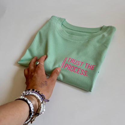 T-Shirt Frauen, ,Trust the process.‘: Jade / Neon Pink