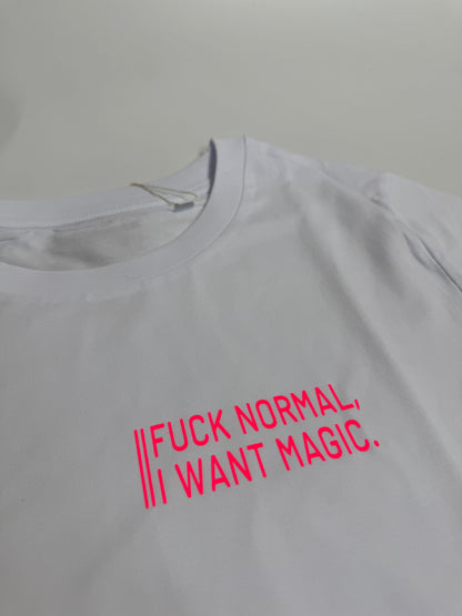 T-Shirt, Frauen, ‚Fuck normal, I want magic.‘, Weiß / Neon Pink