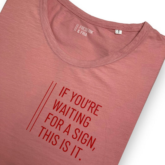 T-Shirt Frauen 'If you're waiting for a sign, this is it': rosa / rot