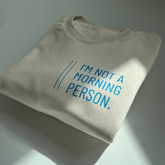 % Reduziertes Einzelteil: Sweatshirt Unisex 'I'm not a morning person': Vintage white / neon blau, M