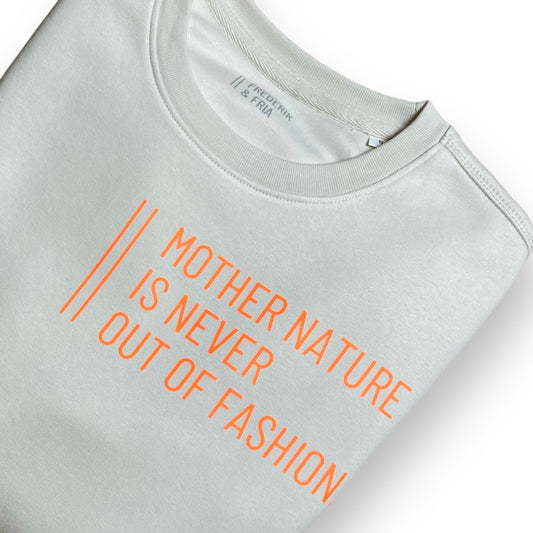 Sweatshirt Unisex 'Mother nature is never out of fashion.': Vintage White / Neon Orange